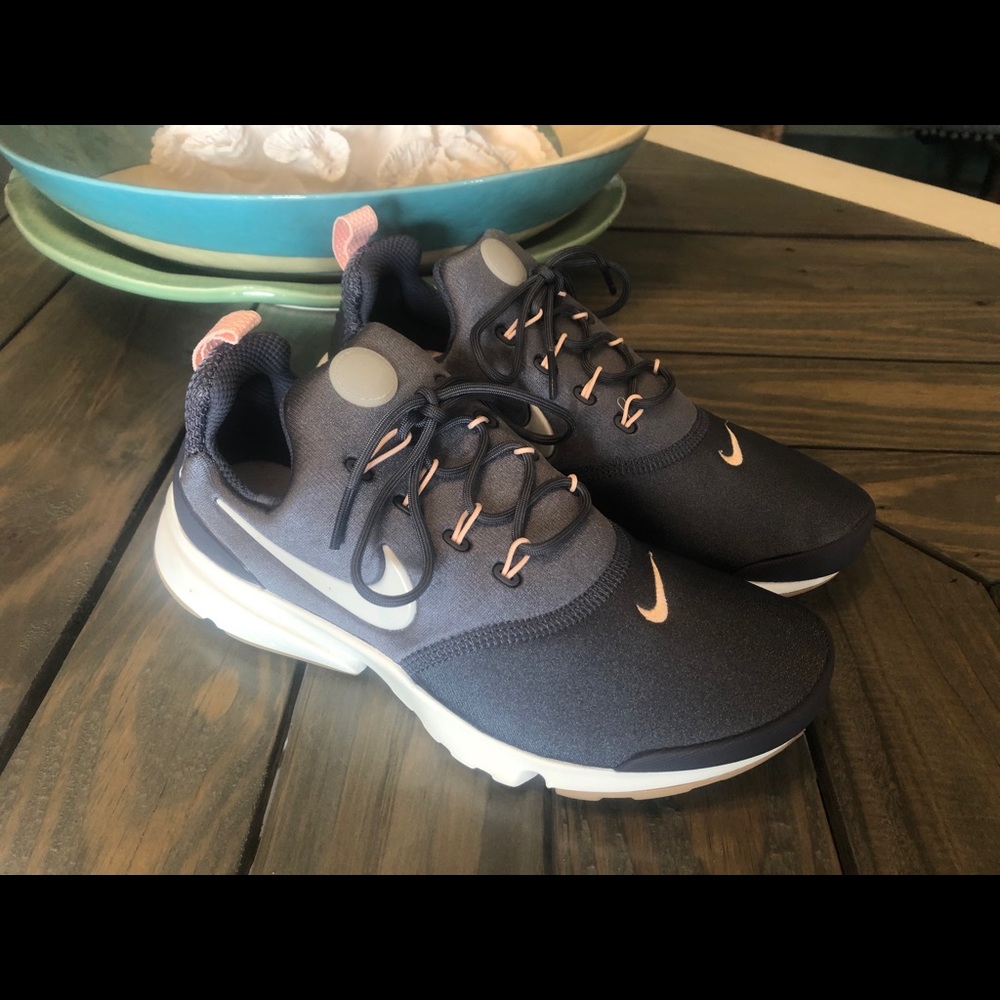 BRAND NEW Nike Tennis shoes size 6.5